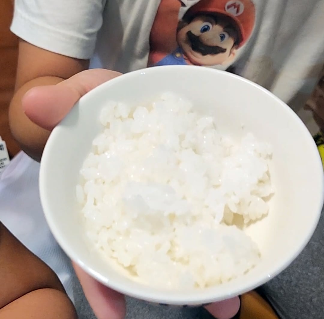 茶碗によそられた米